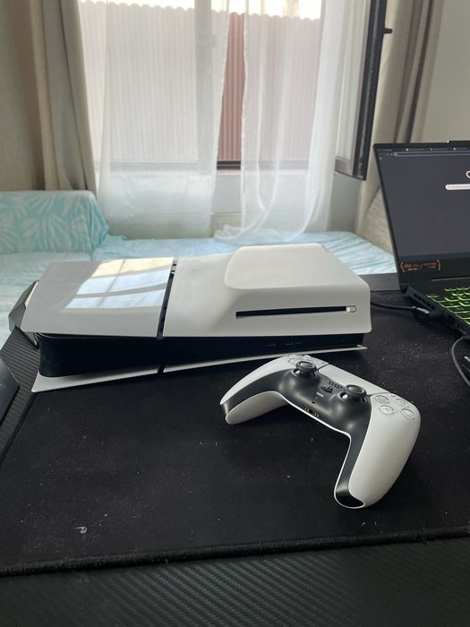Consola PS5 slim disc 1TB cu garanție la Altex