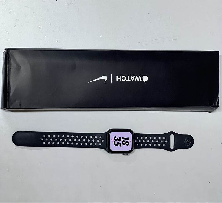 Apple Watch SE Nike — 44 мм