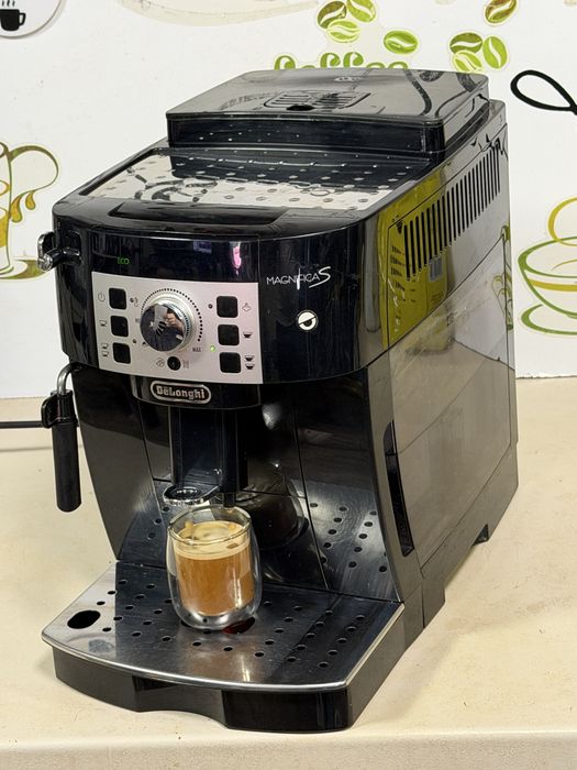 Кафемашина кафе автомат delonghi magnifica S с гаранция