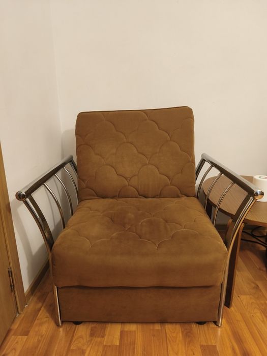 Canapea extensibila și 2 fotolii maro