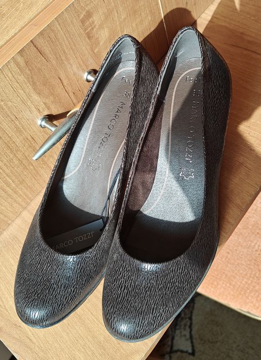 Туфли шоколадные на каблуке новые.