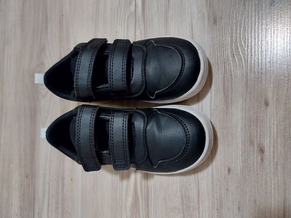 Маратонки Adidas номер 27