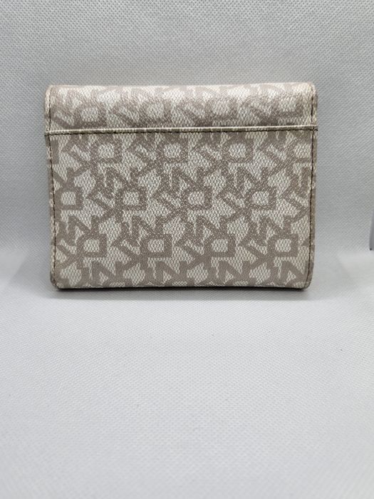 DKNY Оригинално портмоне