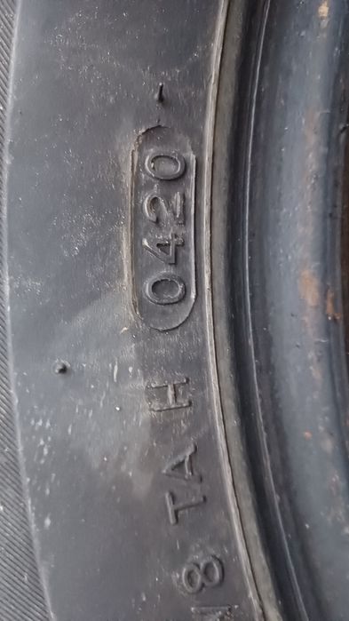 Vând 2 cauciuc M+S sí 2 bucata de vara