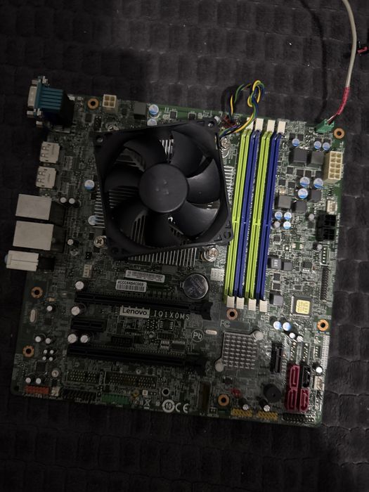 Placa de baza+cooler procesor+procesor+carcasa