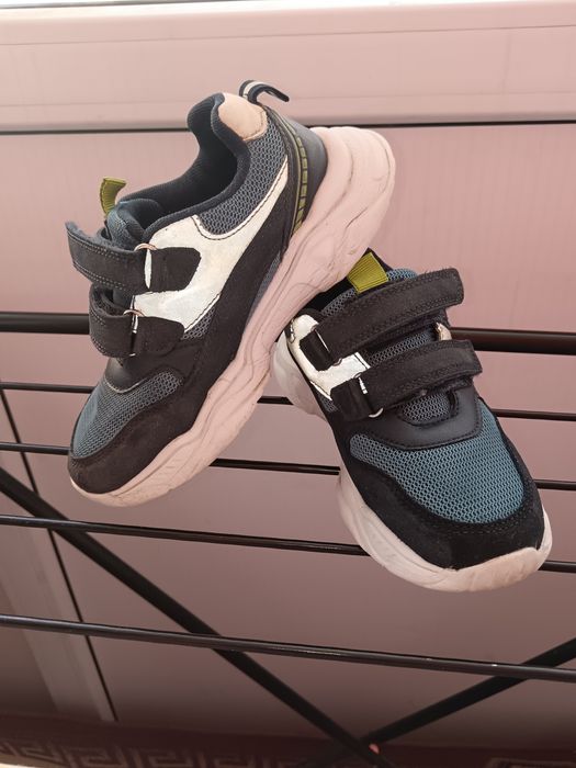 Продам детские крассовки