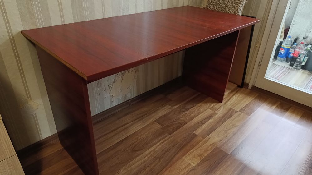 Бюро с размери 70/140см