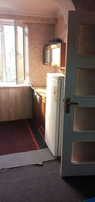 Продается 2 х комн переделенная 3-х ком квартира