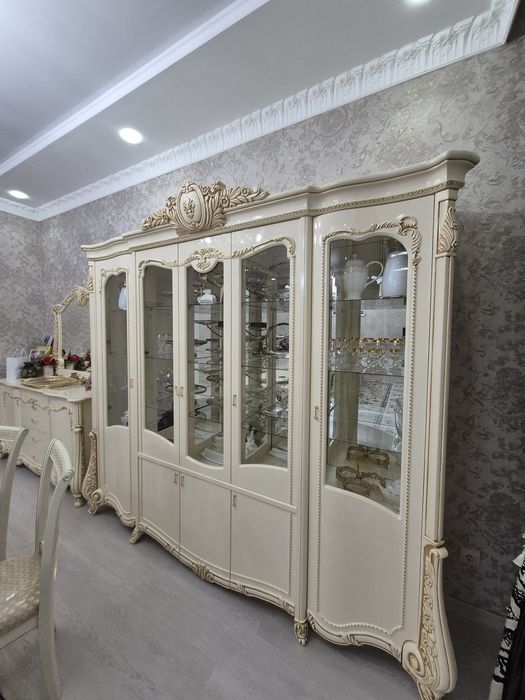 Сервант с комодом