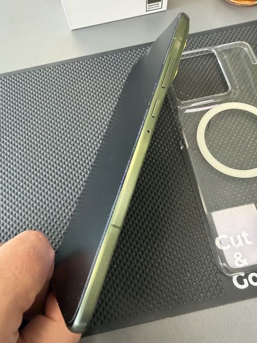 Продавам/Бартер Motorola edge 70 Bronze Green 12GB+512GB