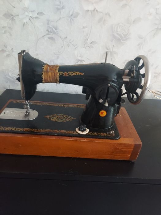 Продаю швейную машинку