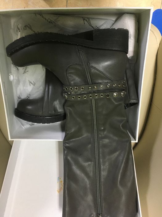 Продавам ботуши