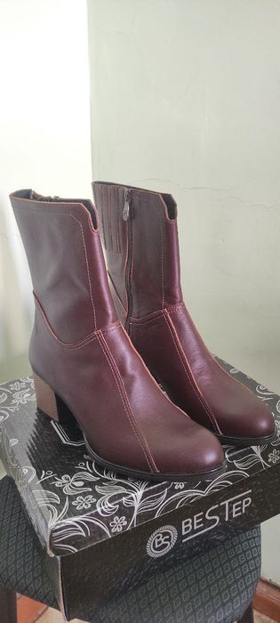 Сапожки женские.