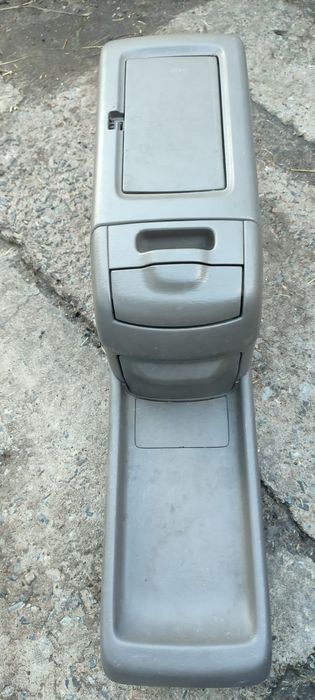 Продам бардачок от машины Лексус