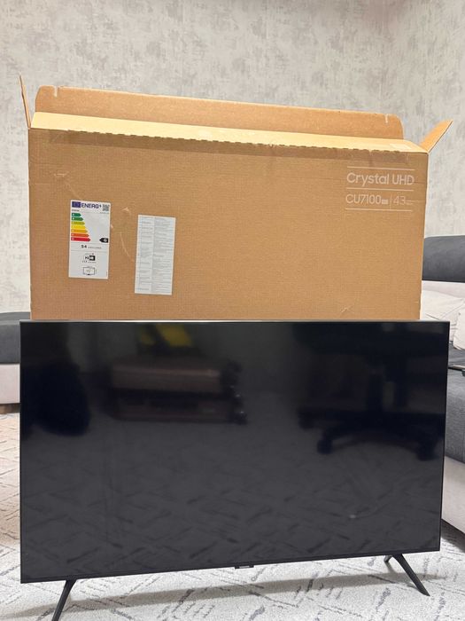Продавам Samsung 43" Crystal UHD 4K Smart TV (серия CU7100)