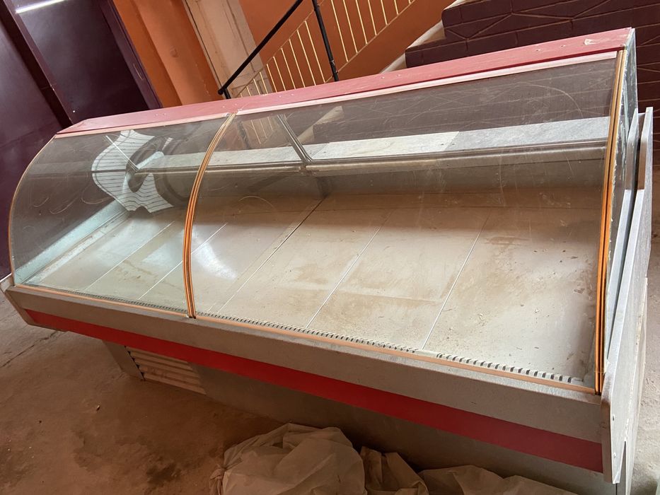 Витрина холодилник