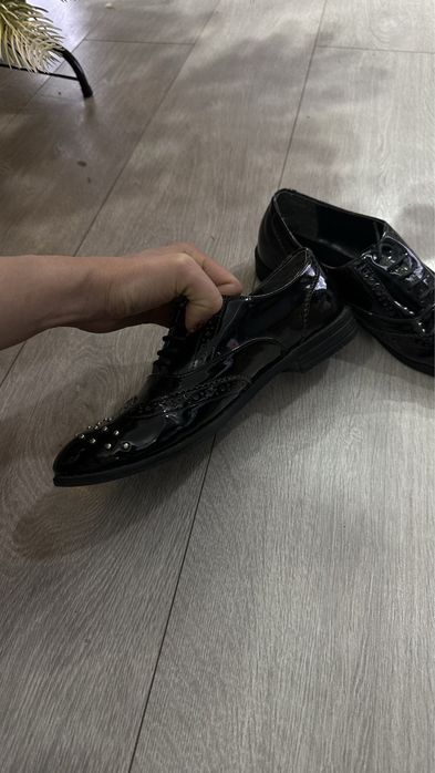 Туфли на низком каблуке