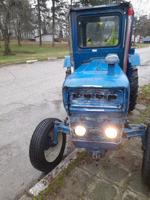 Трактор,    малък         форд 2600