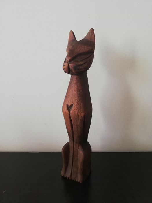 Котки. Фигурки от дърво.