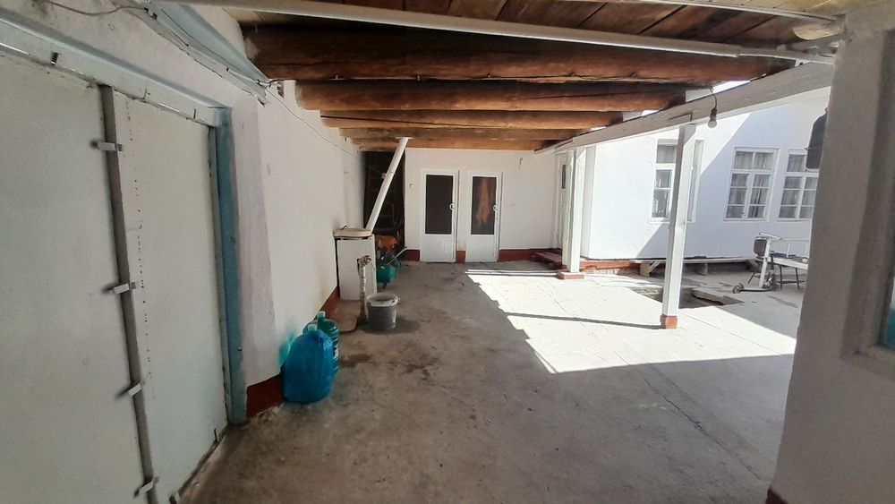 Эски шахарда 2 сотихли ховли сотилади