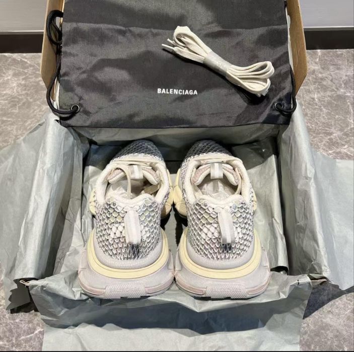 BALENCIAGA , носени два пъти. Без забележки