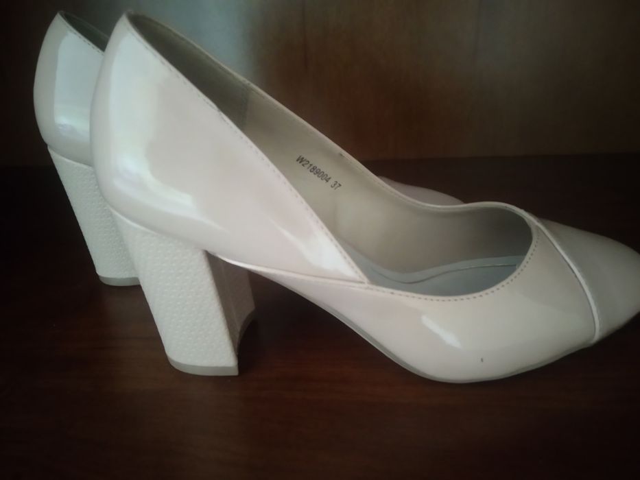 Продам женские туфли