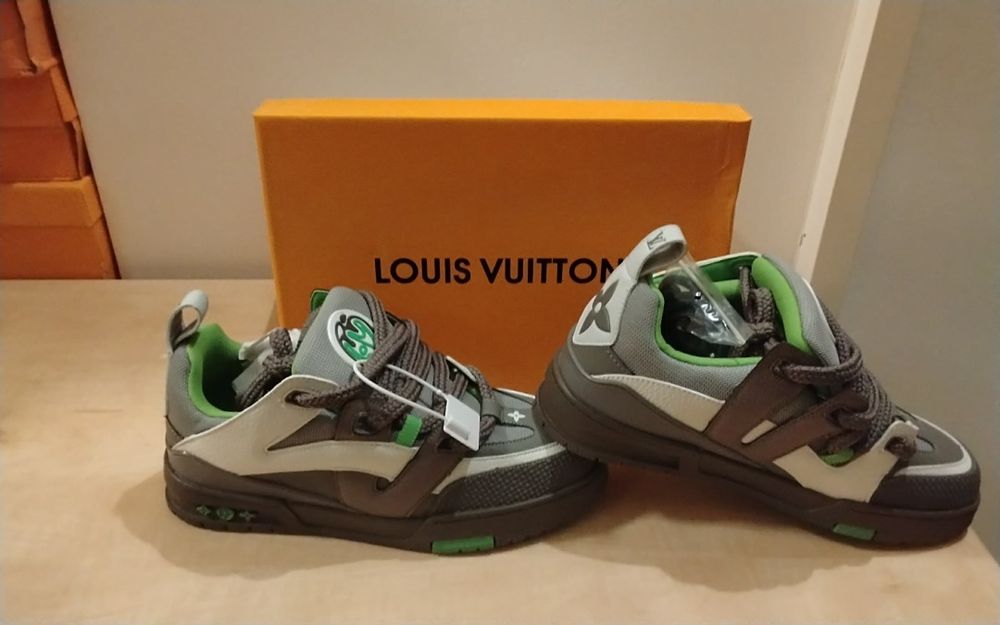 Adidași de vânzare