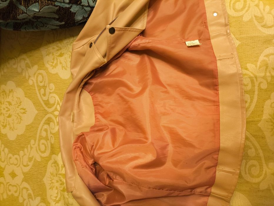 Продам куртку  для девочки.