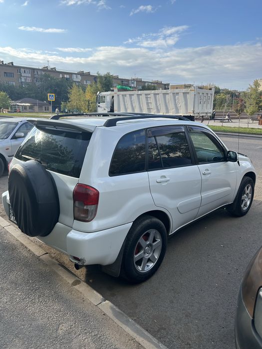 Автомобиль Рав 4 в хорошем состояние
