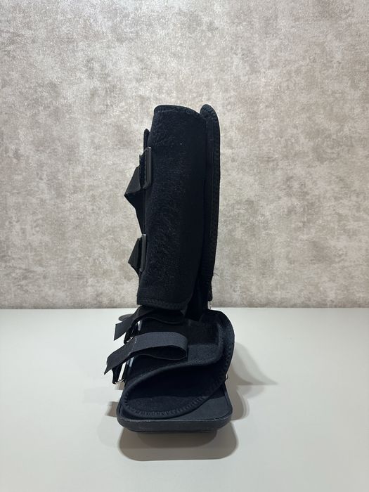 Сапожок ортезы при разрыве связок голеностопа, на ахиллово сухожилие