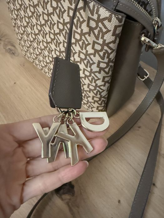 Дамска чанта dkny