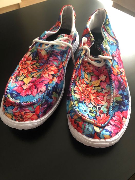 Чисто нови дамски цветни кецове