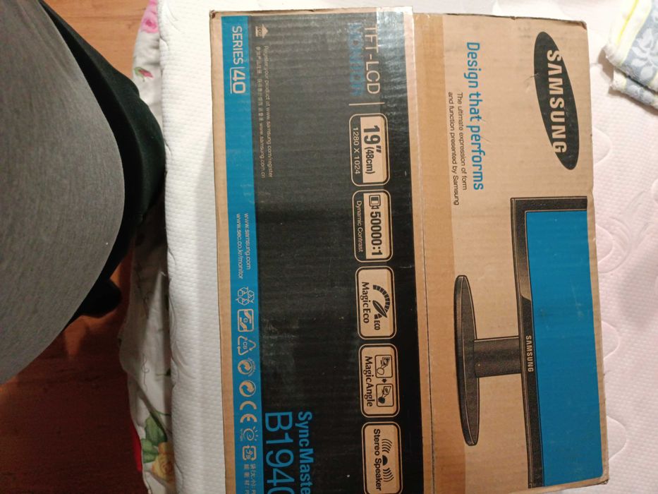 Vind monitor Samsung nou la cutie