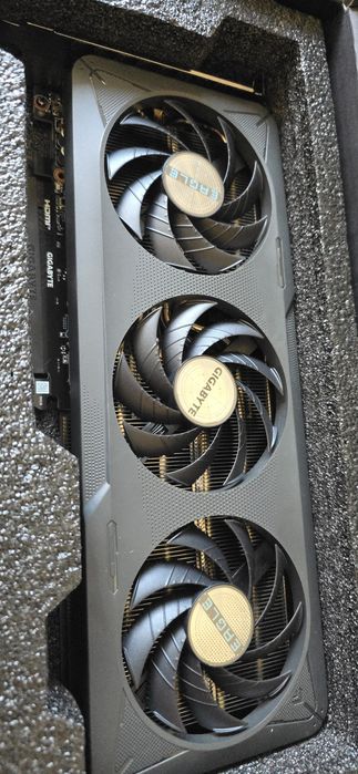 Vandut Placa video Nvidia Gigabyte GeForce RTX 5060Ti OC 16GB GDDR7 128bit Noua 5060 ti