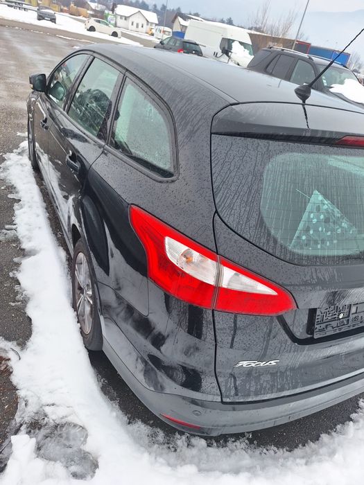 Dezmembrez ford focus 2014 benzina 1.0