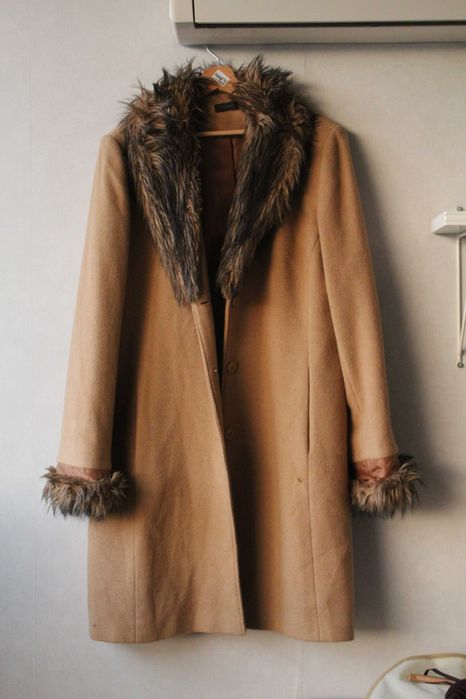 Палто с пухена яка