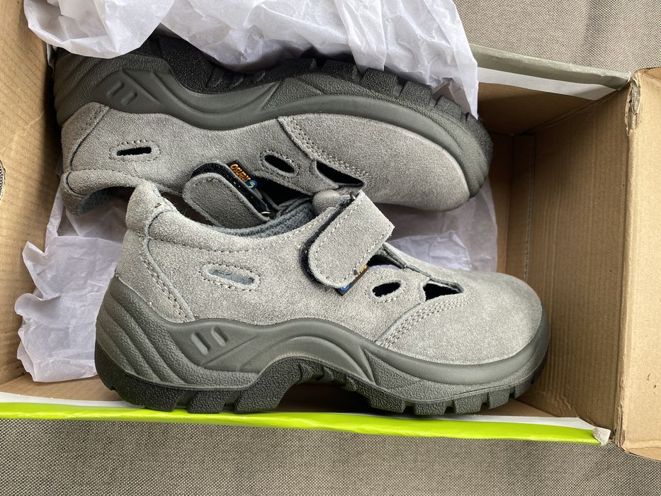 Чисто нови обувки Stenso