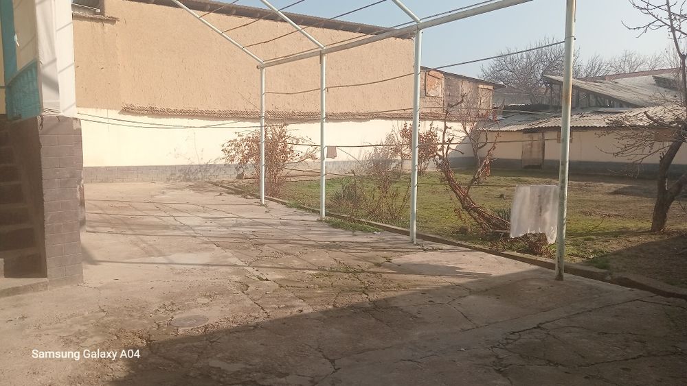 СРОЧНА Келесда 6 сотих уй сотилади, уйда подвол, мавжуд, пишган гиштан