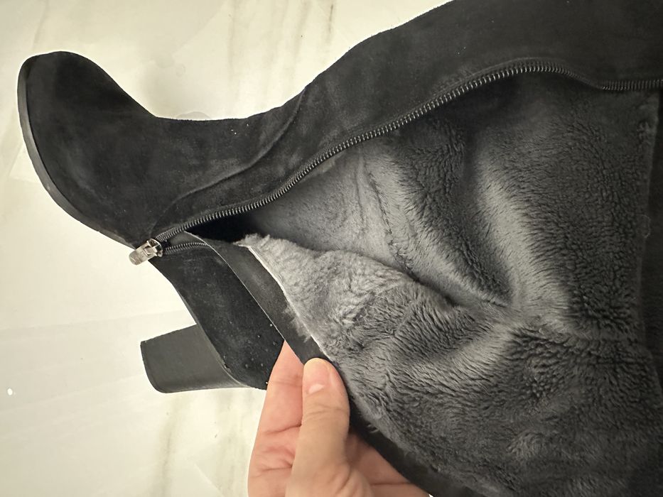 Продам черные замшевые сапоги