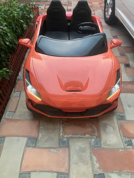 Большая детская машина Ferrari F8 двухмесная до 110кг болалар машинаси