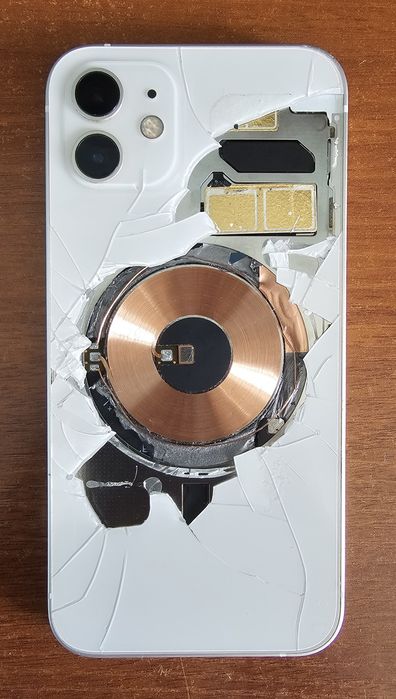 iPhone 12 сотилади , кўриниши расмларда . 64gb