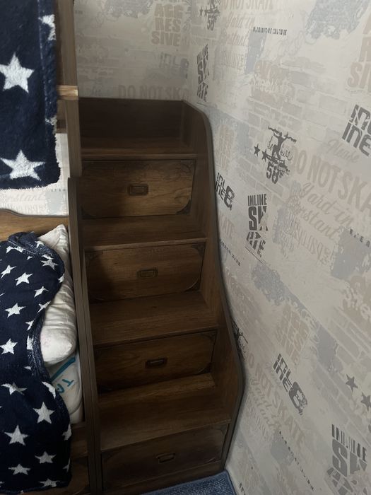 Двухярусная кровать