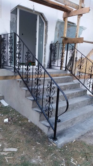 Balcoane și balustrada din fier forjat