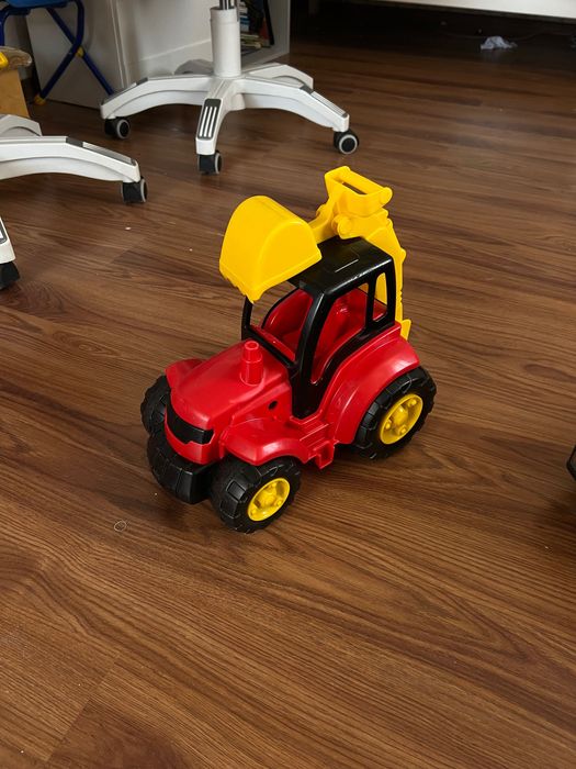 Продам игрушки машинки разные