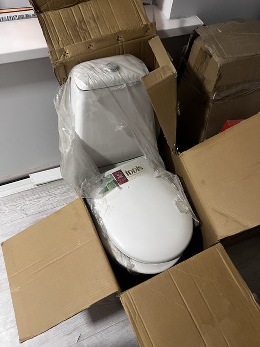 2 унитаза в хорошем состоянии