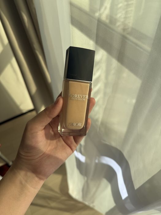 Тон Dior Forever skin glow 1N