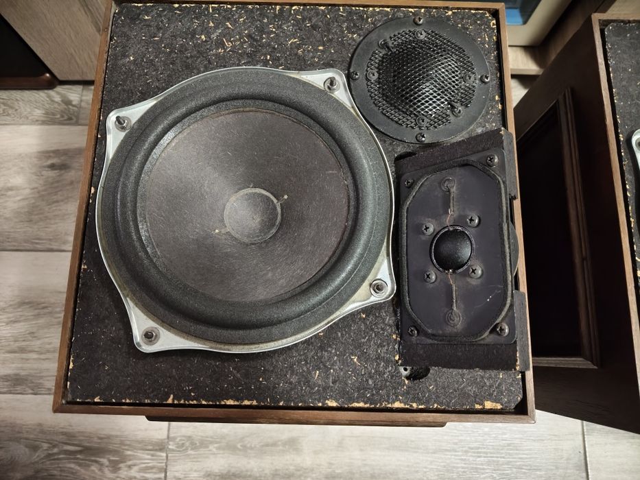 Pohler Sound 4302, boxe echipate cu difuzoare Seas, perfect funcțional