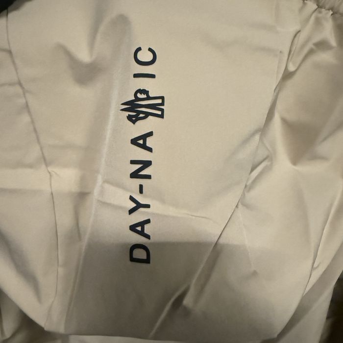 Vând geacă Moncler Grenoble