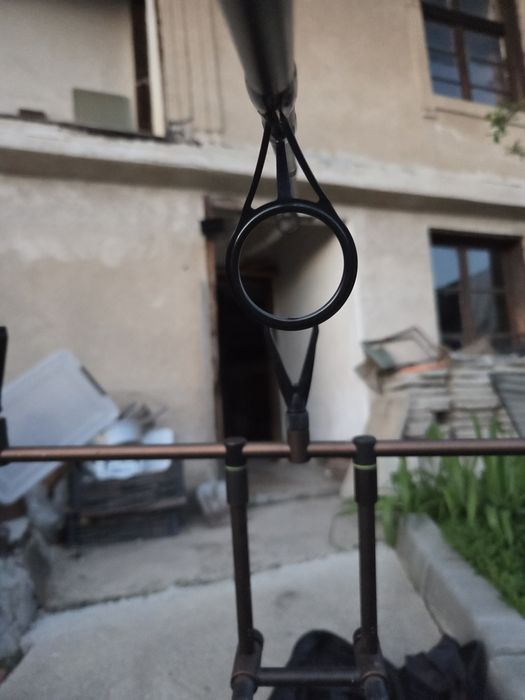 Употребявани Спод въдица, сет шаранджийски въдици , шаранджийска стойка, челник и спод станция