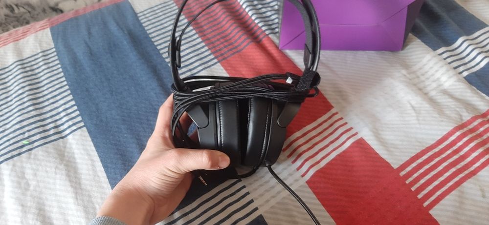 Продам наушники новые